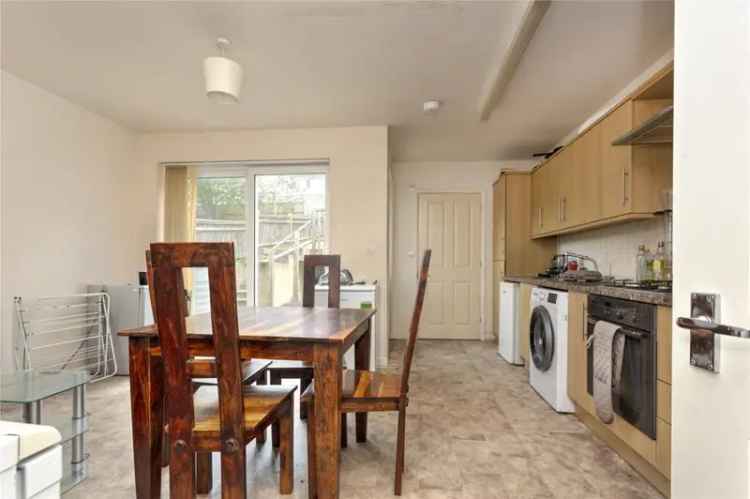 4 Bedroom Semi-Detached House Furnished Students Sharers Welcome