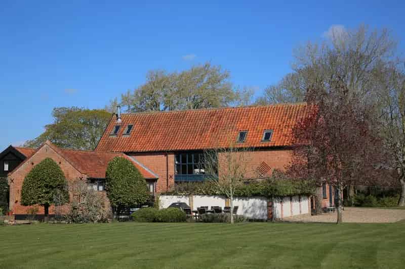 5 Bedroom Barn Conversion Redenhall
