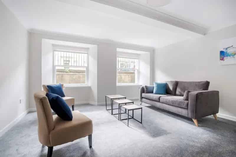 2 Bedroom Flat to Rent in Glasgow's Woodlands