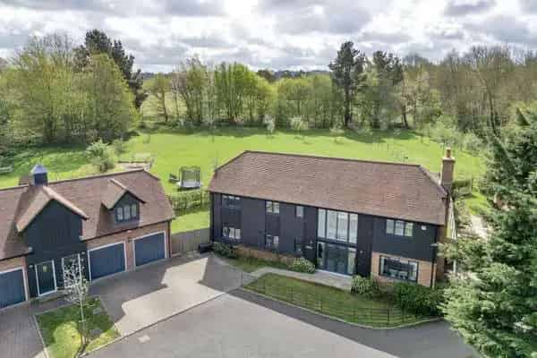 Five Bedroom Family Home with South Facing Garden and Meadow