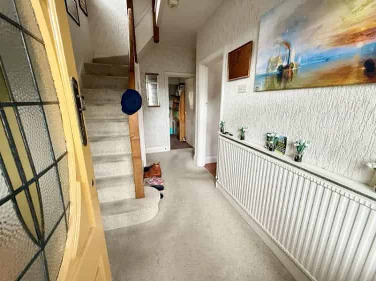 4 Bedroom Detached House For Sale Near Transport Links and Schools