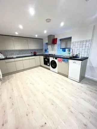 Flat for Rent in East London Aldgate E1