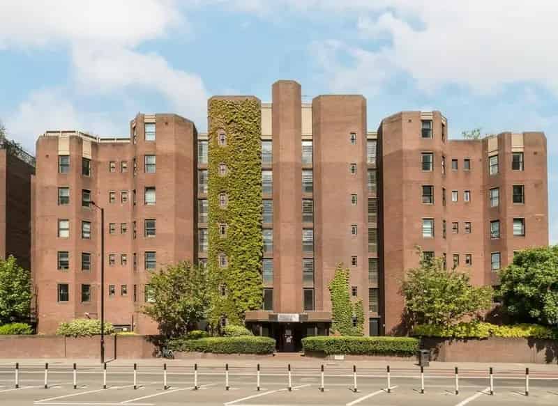 Riverside Apartment near Battersea Power Station