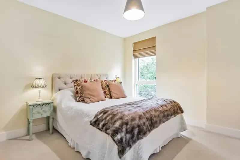 Acton Park 2-Bed Apartment with Balcony and Parking