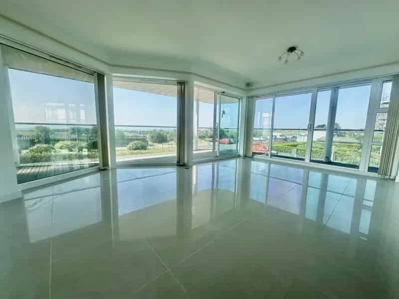 Sea View 2-Bedroom Apartment Coastal Location