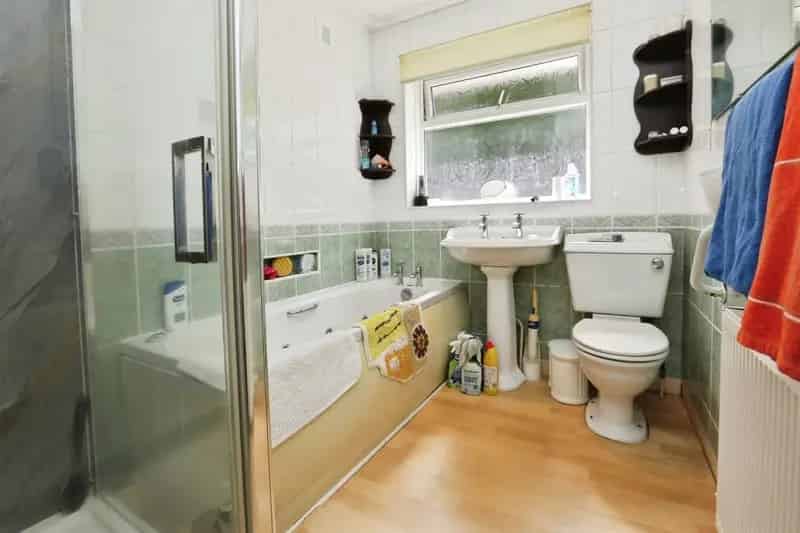 Spacious Four Bedroom Detached Chalet Bungalow