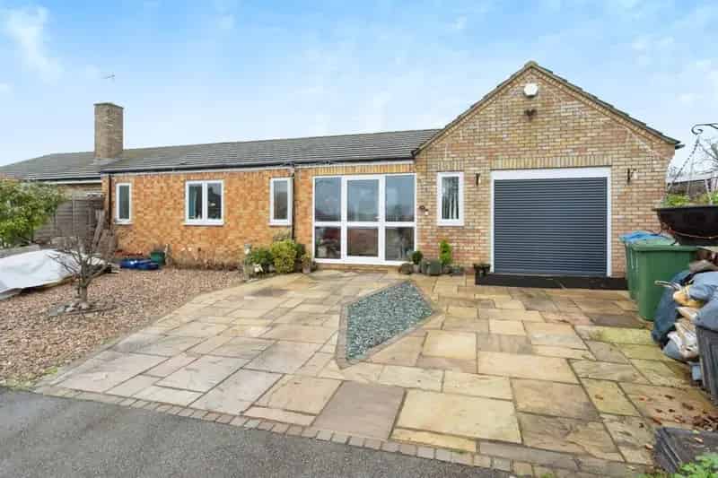 Four Bedroom Bungalow with Sun Room and Garage