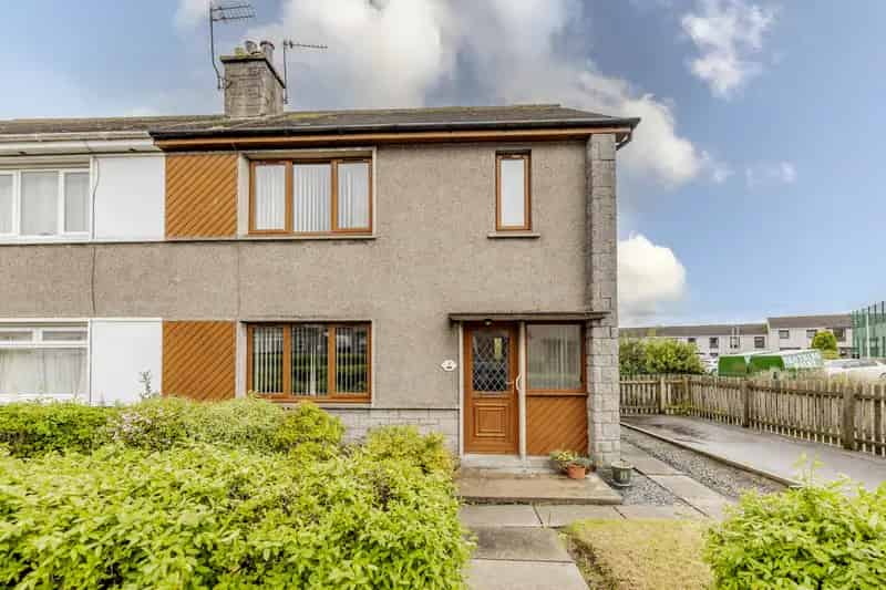 3 Bed Semi-Detached House Bucksburn - Modern Kitchen & Garden