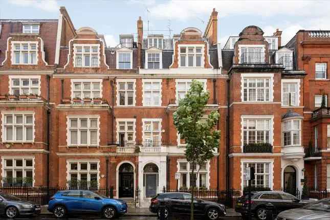 Flat for sale in Palace Court, London W2