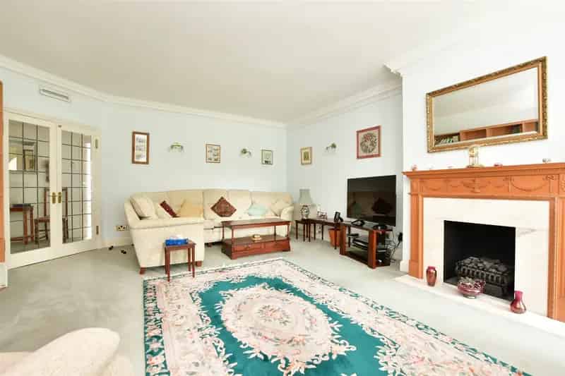 2 Bedroom Apartment for Sale No Onward Chain