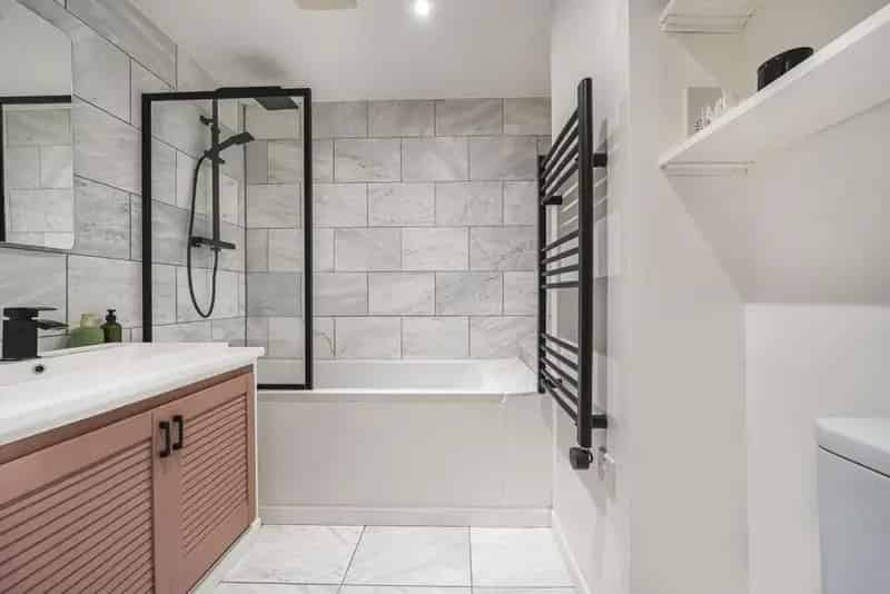 Spacious One Bedroom Flat with Private Terrace