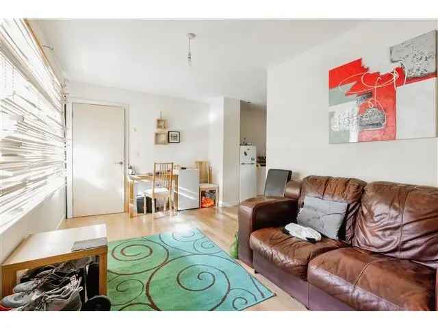 1 Bedroom Flat for Sale - Ground Floor, Residents Parking