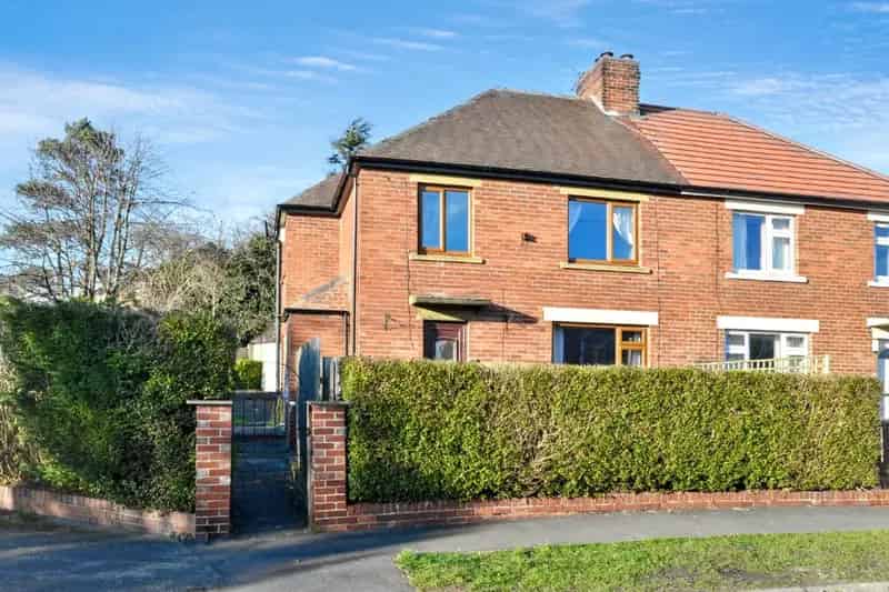 House For Sale , 27, Ash Crescent, Wakefield, England