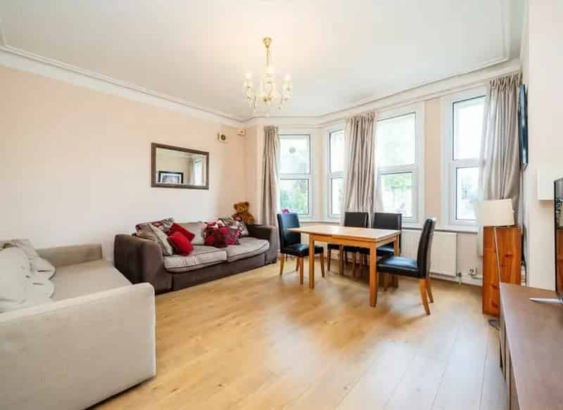 3 Bed Ground Floor Apartment Near Stamford Brook Tube