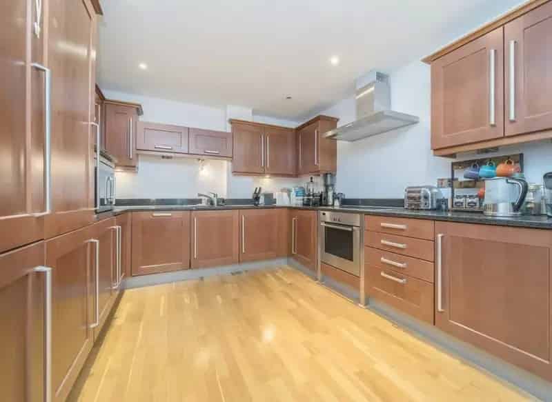 Ealing Broadway 2-Bed Apartment - 1200 Sqft - Parking - Roof Terrace