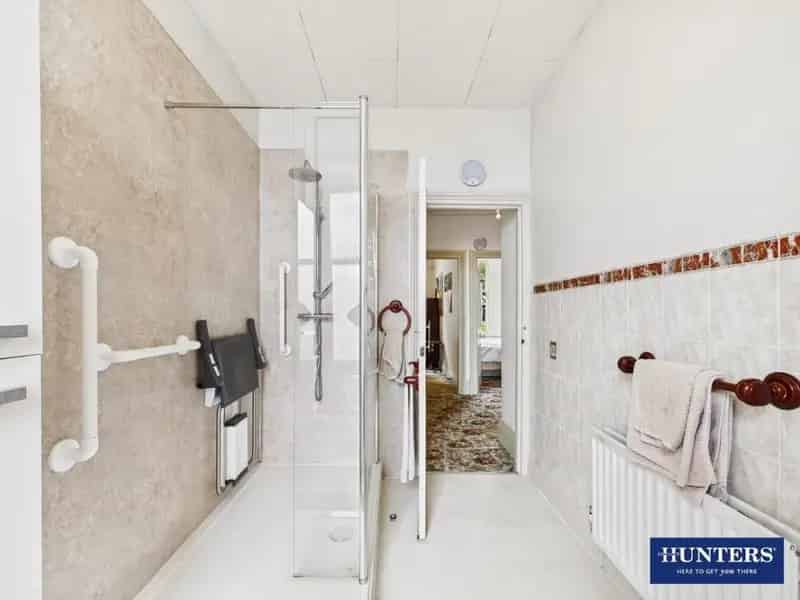 5 bed house for sale