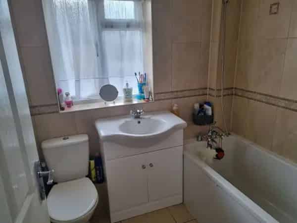 3 Bedroom House Near Crawley Gatwick Airport