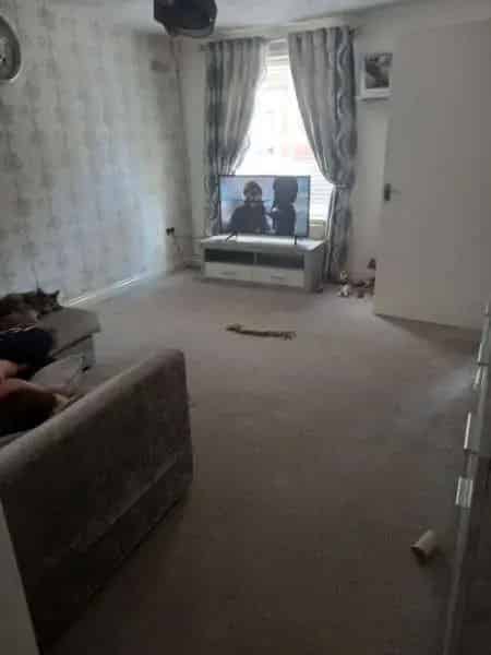 3 Bed House with Parking Near Huge Park - Essex or Cornwall