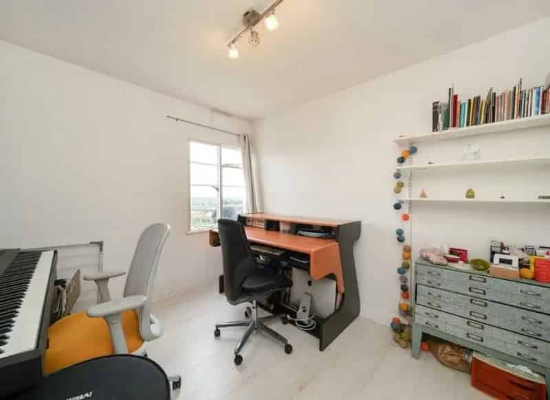 Art Deco 2-Bed Flat High Floor Skyline Views Lift Access Parking