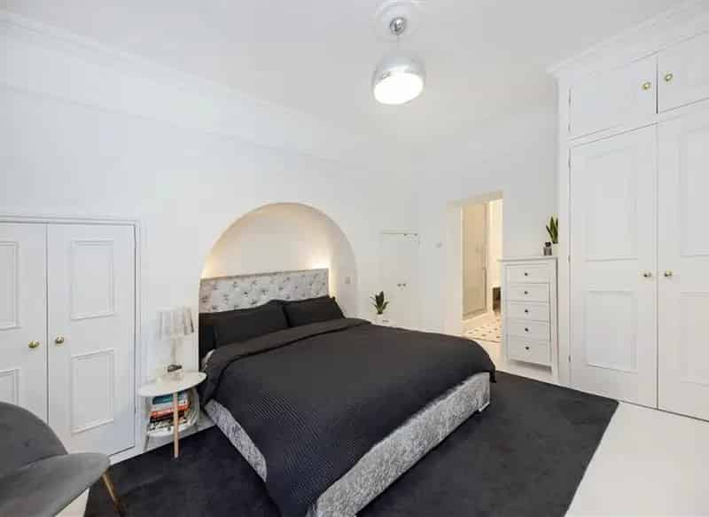 2-Bed 2-Bath Apartment South Kensington Modern Interior Period Building