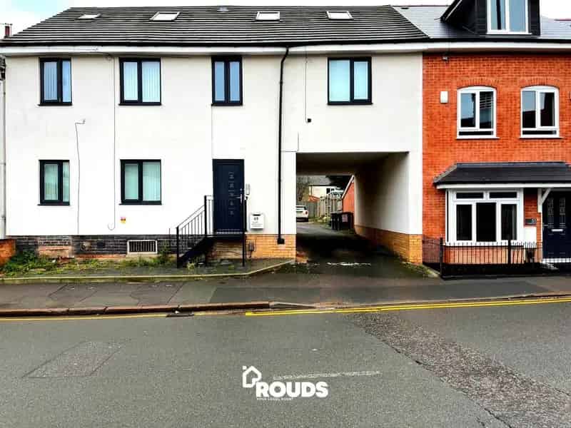 2 Bedroom Flat to Rent - Modern, Convenient, and Unfurnished
