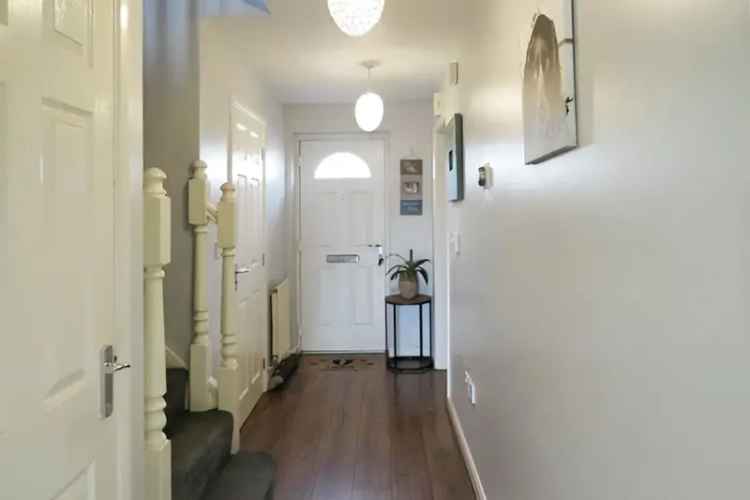 Four Bedroom Detached House with En-Suite and Garden