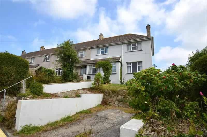 3 Bedroom End Terrace House For Sale