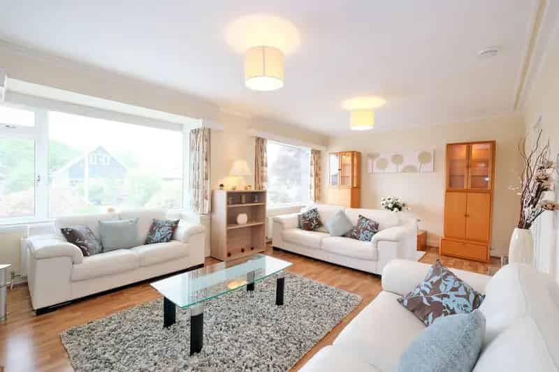 Spacious 4-Bed Detached House West End Garage Mature Gardens