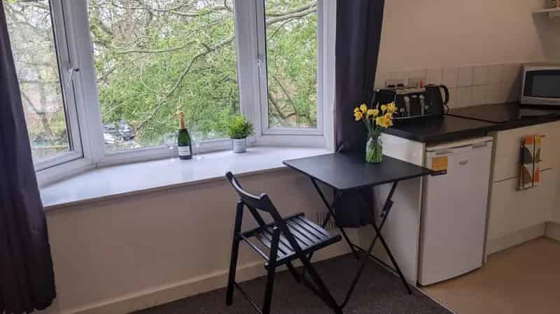 1 Bedroom Flat To Let - Modern Studio Apartment near Sefton Park