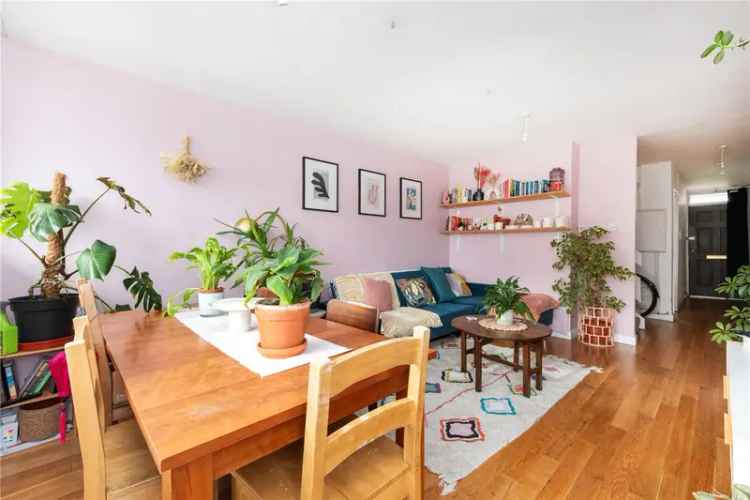 3 bedroom flat/apartment in London