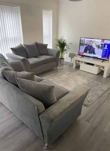 Modern 2-Bed Apartment Near Manchester Airport