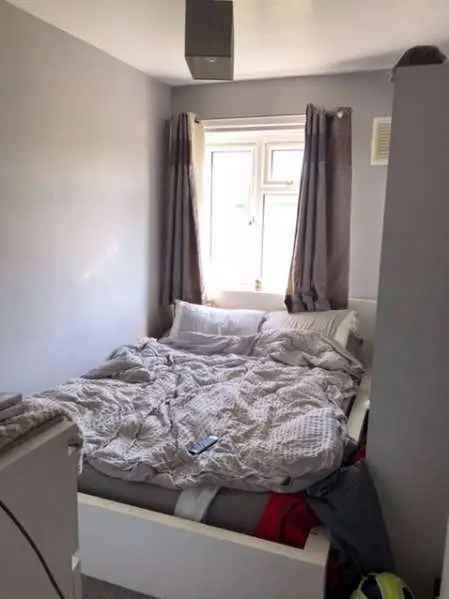 Flat For Rent in Chichester, England