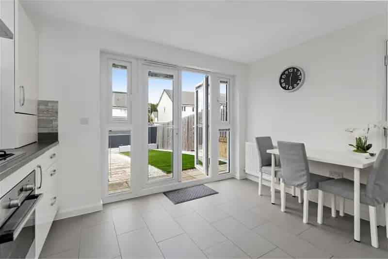 3 Bed House - End Terraced with 1 Reception Room