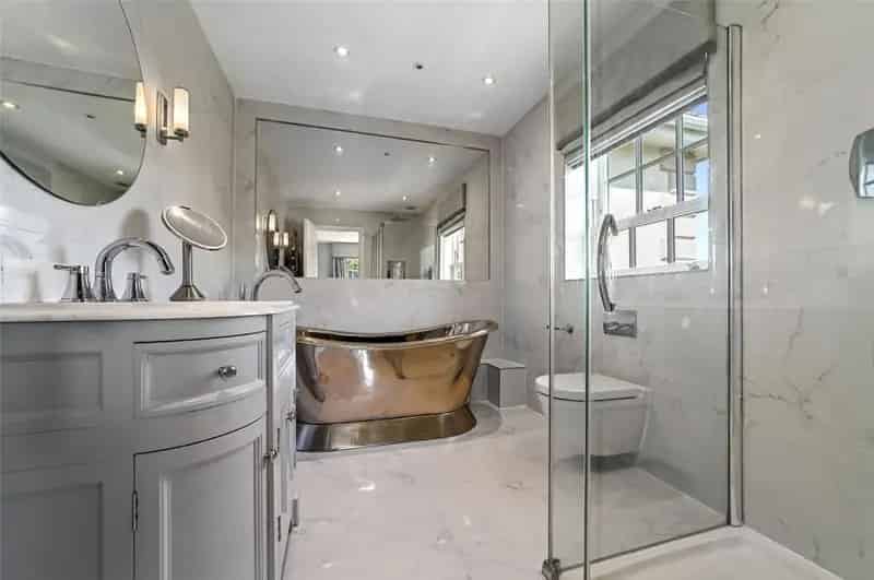 5 bed house for sale