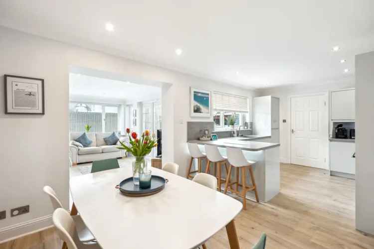 Stunning Detached Villa Modern Family Home