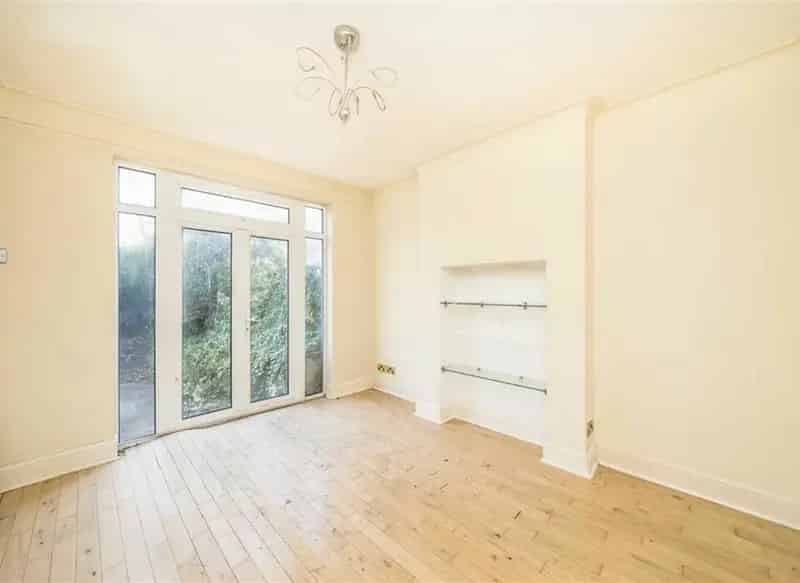 Mid Terrace House Ladywell Village Full Modernization Potential