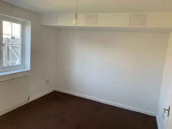 1 Bedroom Maisonette in Mayland Near Shops and Amenities