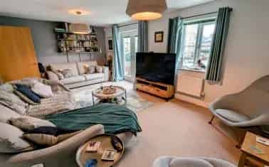 Spacious 4-Bed House Near French Weir Park Taunton
