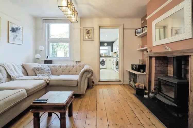 Three Storey House Salisbury Spacious Accommodation Character Features