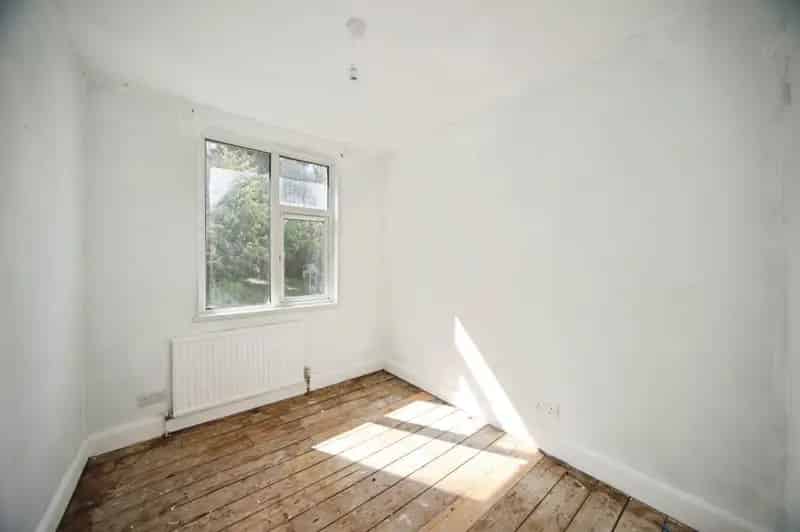 3 Bedroom Terraced House Near Local Schools