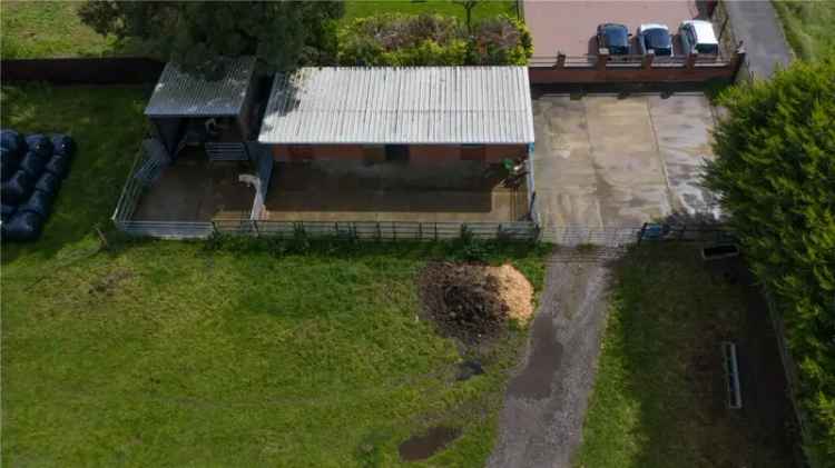 7.5ha Equestrian Property with Stables and Outbuildings near Grimsby