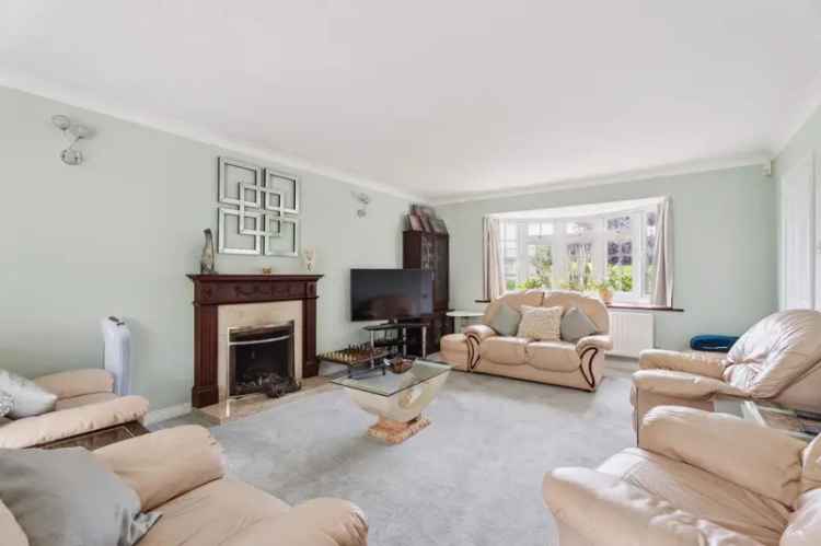 House for sale with 6 bedrooms, Holywell Road, Studham