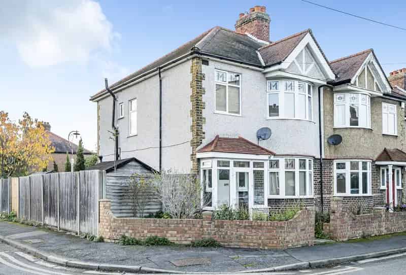 3 Bedroom House for Sale - Modernisation Opportunity - No Onward Chain