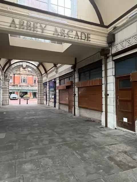 8 Room Office Space with Self Contained Entrance and Parking
