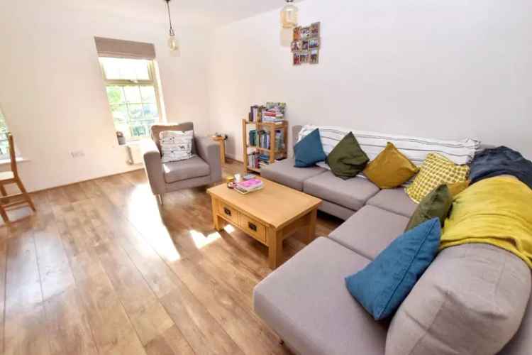 First Floor Apartment Near Leeds Bradford Motorways