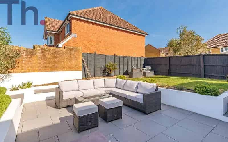 4 bed house for sale