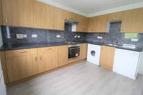 2 Bedroom Unfurnished Top Floor Apartment Aberdeen Allocated Parking