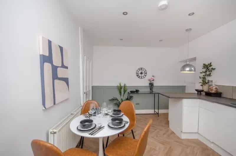 2 Bedroom House Newly Refurbished Easton