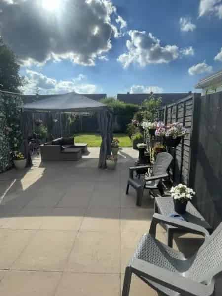 3 Bedroom House with Garden Parking New Kitchen and Bathroom