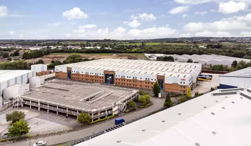 Warehouse with 9 Loading Docks and 88 Parking Spaces